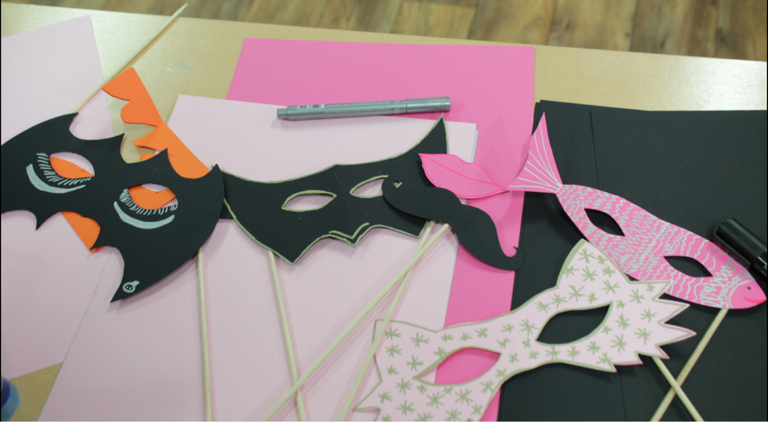 Декорации, грим, костюмы, праздничное оформление